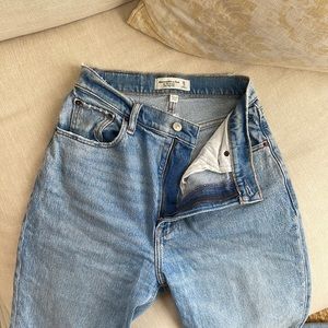 Abercrombie & Fitch Curve Love 90’s Straight Ultra High Rise Jeans